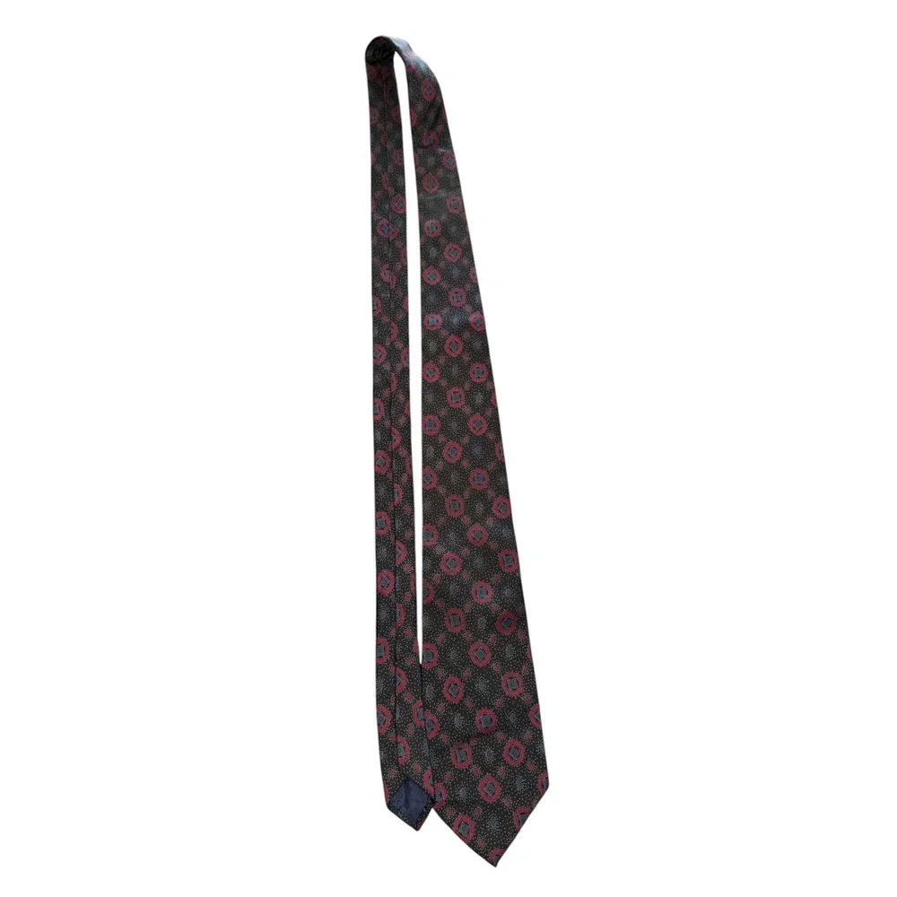 Club 901 Maison Blanche Mens Silk Tie Medallion Geometric Red Blue Grey USA